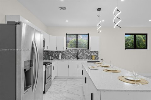 House in Miami, Florida 3 bedrooms, 118.91 sq.m. № 1979441 - photo 14