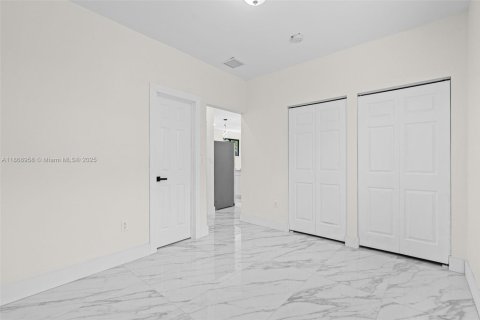 House in Miami, Florida 3 bedrooms, 118.91 sq.m. № 1979441 - photo 23