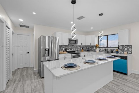 House in Miami, Florida 3 bedrooms, 118.91 sq.m. № 1979441 - photo 28