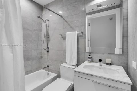 Condo in Sunny Isles Beach, Florida, 3 bedrooms  № 1997856 - photo 27