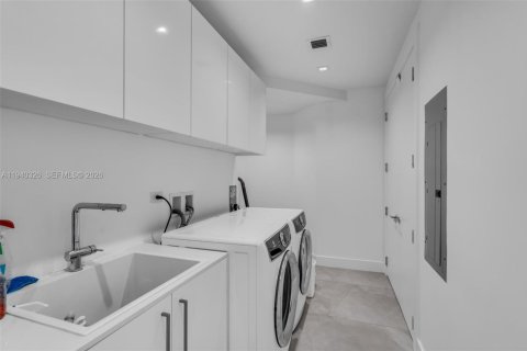 Condo in Sunny Isles Beach, Florida, 3 bedrooms  № 1997856 - photo 28