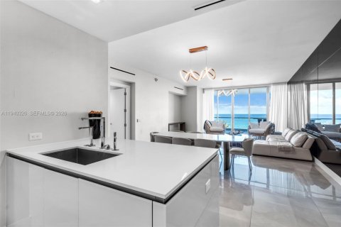 Condo in Sunny Isles Beach, Florida, 3 bedrooms  № 1997856 - photo 10