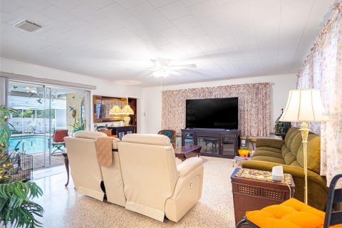 Villa ou maison à vendre à Minneola, Floride: 5 chambres, 185.62 m2 № 2233636 - photo 4
