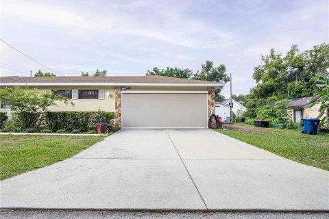 Villa ou maison à vendre à Minneola, Floride: 5 chambres, 185.62 m2 № 2233636 - photo 2