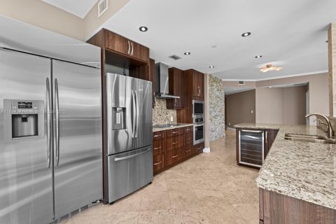 Condo in Miami, Florida, 3 bedrooms  № 1890637 - photo 7