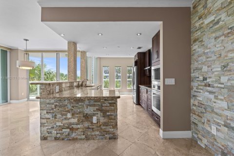 Condo in Miami, Florida, 3 bedrooms  № 1890637 - photo 6