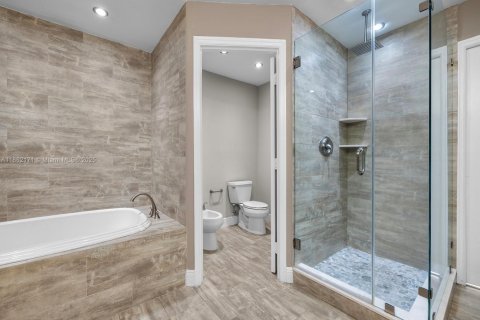 Condo in Miami, Florida, 3 bedrooms  № 1890637 - photo 10