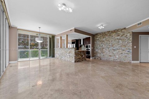 Condo in Miami, Florida, 3 bedrooms  № 1890637 - photo 5