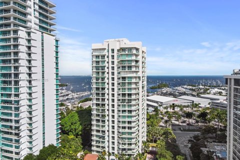Condo in Miami, Florida, 3 bedrooms  № 1890637 - photo 1