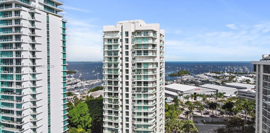 Condo in Miami, Florida, 3 bedrooms № 1890637