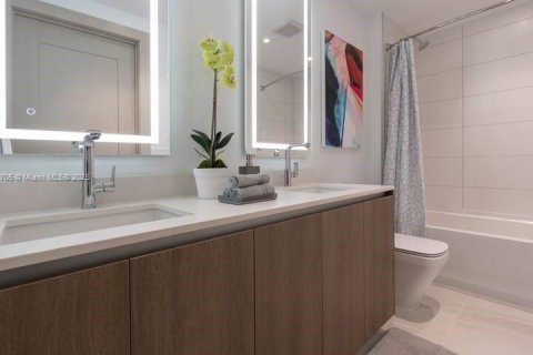 Apartment in Miami, Florida 2 bedrooms, 123 sq.m. № 1850432 - photo 10