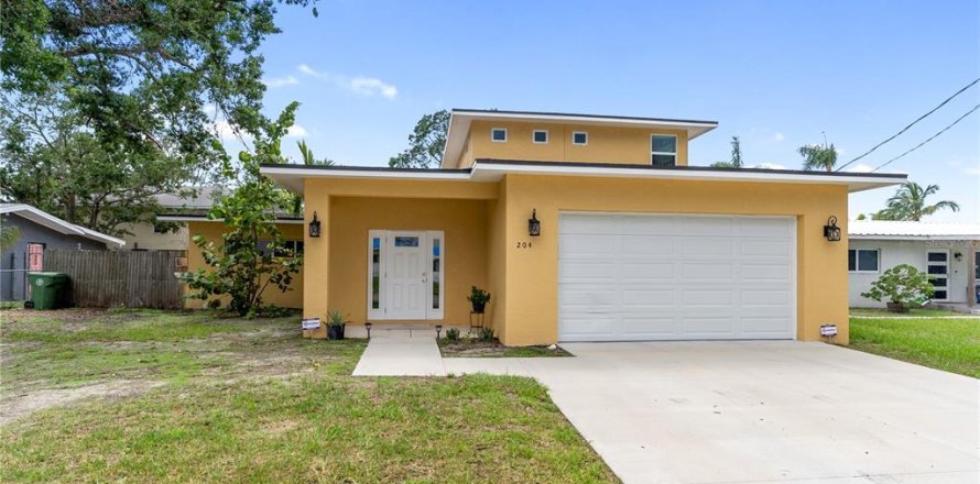 House in Bradenton, Florida 3 bedrooms, 238.57 sq.m. № 1801586