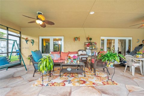 House in Coral Springs, Florida 4 bedrooms, 243.4 sq.m. № 1705401 - photo 25