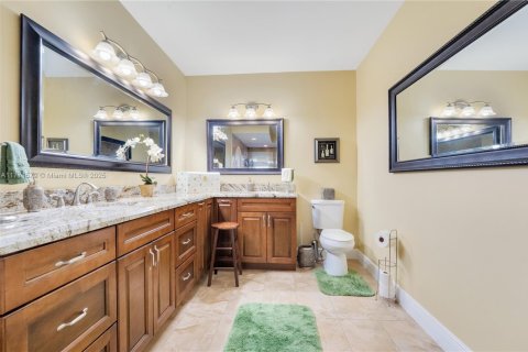 House in Coral Springs, Florida 4 bedrooms, 243.4 sq.m. № 1705401 - photo 18