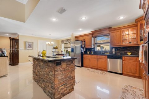 House in Coral Springs, Florida 4 bedrooms, 243.4 sq.m. № 1705401 - photo 5