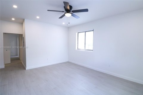 Apartment in Miami, Florida 2 bedrooms, 76.64 sq.m. № 1988830 - photo 4