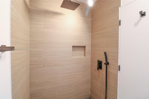 Apartment in Miami, Florida 2 bedrooms, 76.64 sq.m. № 1988830 - photo 11