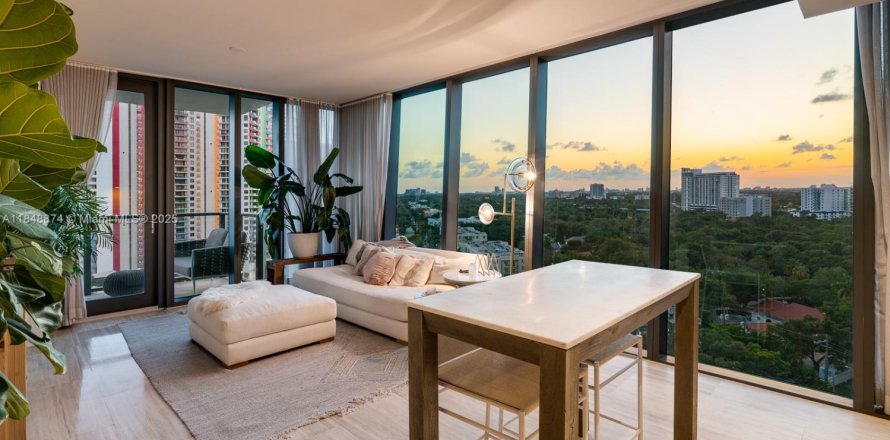 Condo in Miami, Florida, 1 bedroom № 1851976