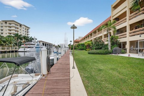 Снять в аренду кондоминиум в Форт-Лодердейл, Флорида 2 спальни, 111.48м2, № 2080755 - фото 23