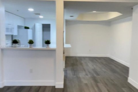 Copropriété à louer à Doral, Floride: 3 chambres, 118.08 m2 № 2409353 - photo 5