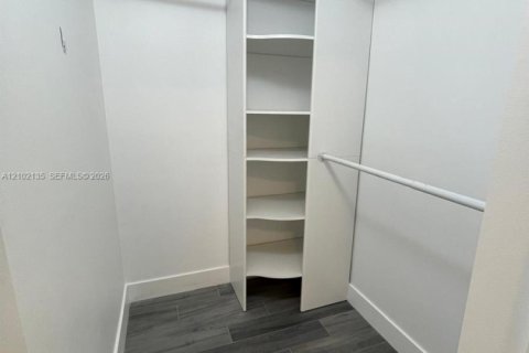 Copropriété à louer à Doral, Floride: 3 chambres, 118.08 m2 № 2409353 - photo 8