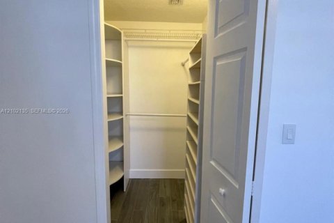 Copropriété à louer à Doral, Floride: 3 chambres, 118.08 m2 № 2409353 - photo 7