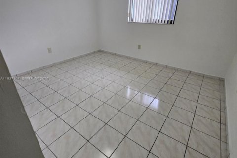 Condo in Miami, Florida, 2 bedrooms  № 1994913 - photo 14