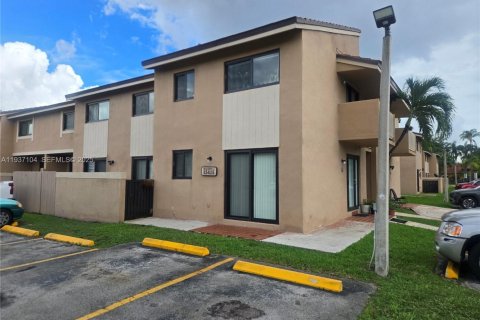 Commercial property in Miami, Florida 2 bedrooms, 80.08 sq.m. № 1994913 - photo 1