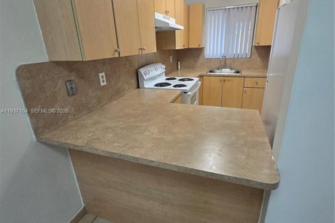 Condo in Miami, Florida, 2 bedrooms  № 1994913 - photo 18