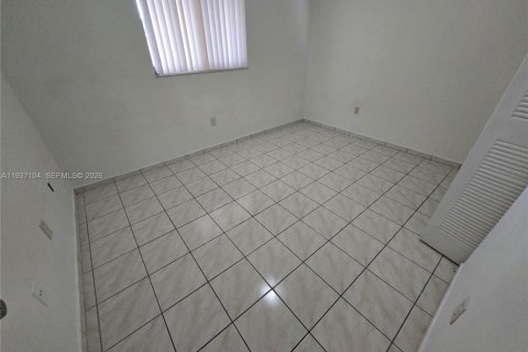 Condo in Miami, Florida, 2 bedrooms  № 1994913 - photo 13