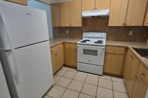 Condo in Miami, Florida, 2 bedrooms  № 1994913 - photo 12