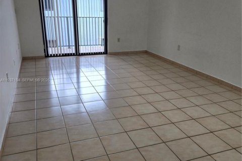 Condo in Miami, Florida, 2 bedrooms  № 1994913 - photo 17