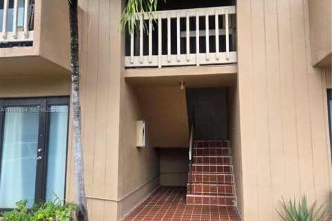 Commercial property in Miami, Florida 2 bedrooms, 80.08 sq.m. № 1994913 - photo 2