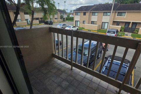 Commercial property in Miami, Florida 2 bedrooms, 80.08 sq.m. № 1994913 - photo 5