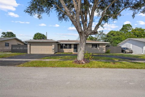 Дом в Плантация, Флорида 3 спальни, 136.85м2 № 1988486