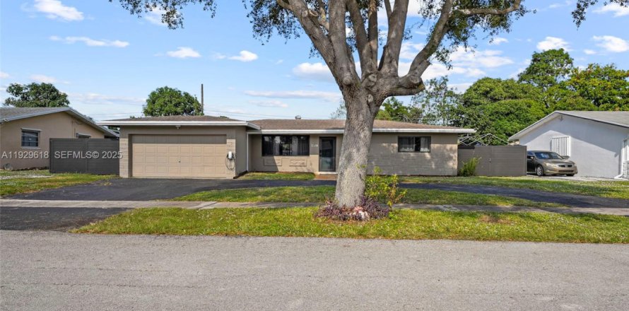 Дом в Плантация, Флорида 3 спальни, 136.85м2 № 1988486