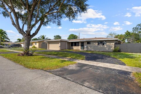 Купить виллу или дом в Плантация, Флорида 3 спальни, 136.85м2, № 1988486 - фото 2