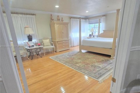 House in Miami Lakes, Florida 5 bedrooms, 349.96 sq.m. № 2035842 - photo 23