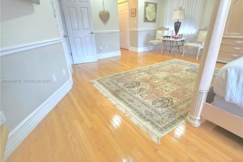 House in Miami Lakes, Florida 5 bedrooms, 349.96 sq.m. № 2035842 - photo 20