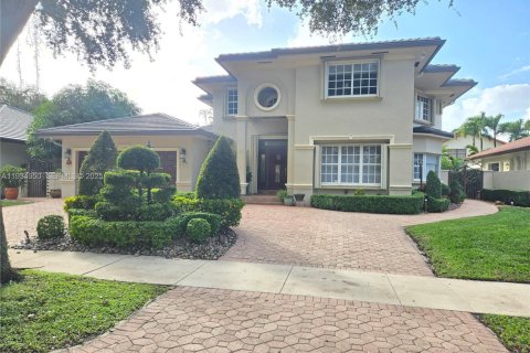 House in Miami Lakes, Florida 5 bedrooms, 349.96 sq.m. № 2035842