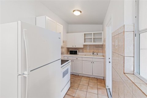 House in Port Charlotte, Florida 3 bedrooms, 102.19 sq.m. № 1854241 - photo 14
