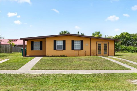 House in Port Charlotte, Florida 3 bedrooms, 102.19 sq.m. № 1854241 - photo 1
