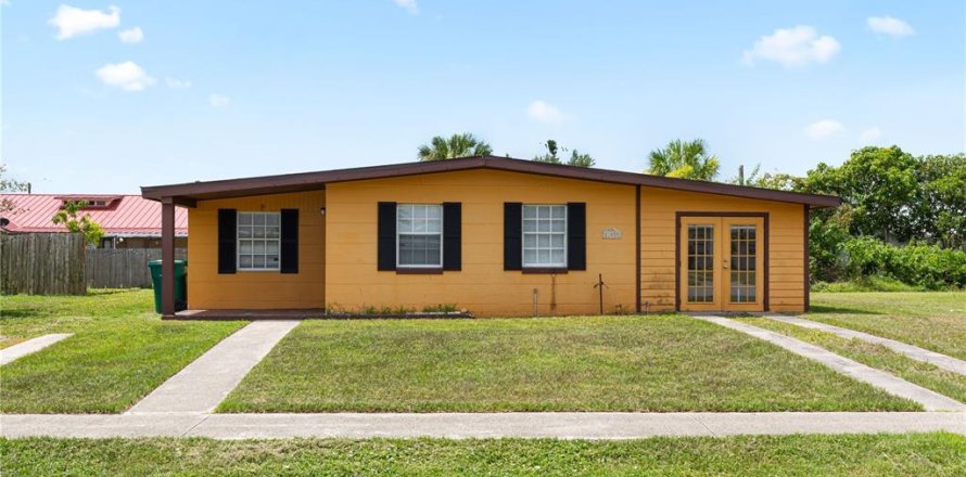 House in Port Charlotte, Florida 3 bedrooms, 102.19 sq.m. № 1854241