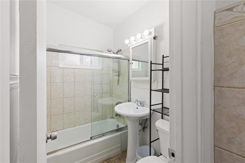 House in Port Charlotte, Florida 3 bedrooms, 102.19 sq.m. № 1854241 - photo 12