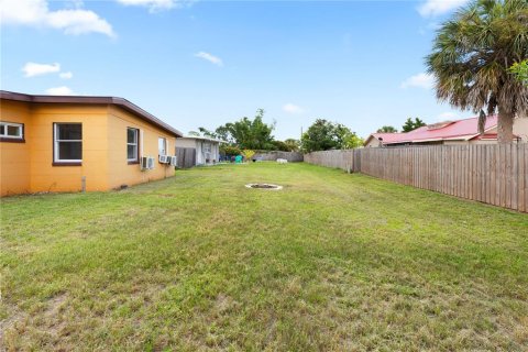 House in Port Charlotte, Florida 3 bedrooms, 102.19 sq.m. № 1854241 - photo 21