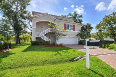 Villa ou maison à vendre à Tampa, Floride: 4 chambres, 209.87 m2 № 2388647 - photo 2