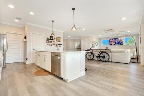 Villa ou maison à vendre à Tampa, Floride: 4 chambres, 209.87 m2 № 2388647 - photo 13