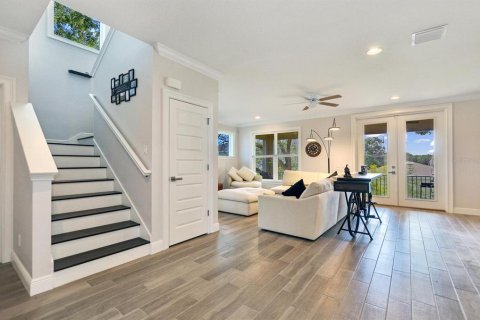 Villa ou maison à vendre à Tampa, Floride: 4 chambres, 209.87 m2 № 2388647 - photo 8