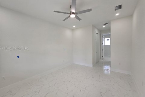 Villa ou maison à vendre à Lehigh Acres, Floride: 3 chambres, 145.11 m2 № 1999254 - photo 9