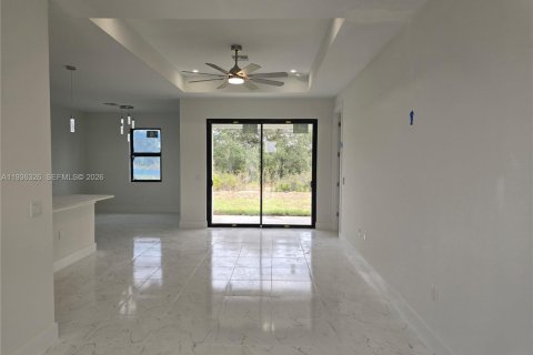 Villa ou maison à vendre à Lehigh Acres, Floride: 3 chambres, 145.11 m2 № 1999254 - photo 4